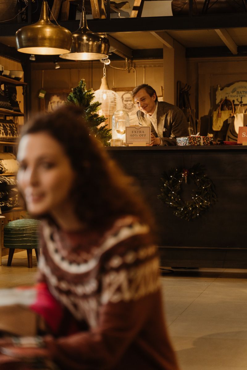 Mojca Klopčič za pultom trgovine